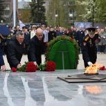 Глава Удмуртии возложил цветы в день 80-летия Великой Победы к Вечному огню в Ижевске
