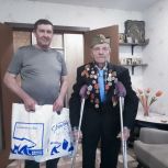 «Единая Россия» поздравляет ветеранов с Днем Победы, даря тепло и заботу
