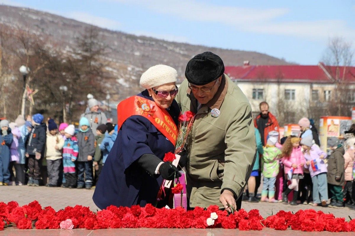 Песня, которая объединяет людей: Песенный флешмоб в честь 80-летия Великой Победы прошел в Магадане