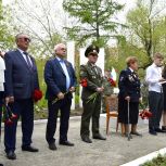 Тракторозаводские единороссы почтили память Героев