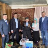 Илья Вольфсон поздравил ветерана Великой Отечественной войны из Кукморского района