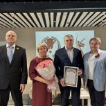 Лариса Буранова и Олег Матвеев вручили первые благодарности семьям участников спецоперации от командования бойцов