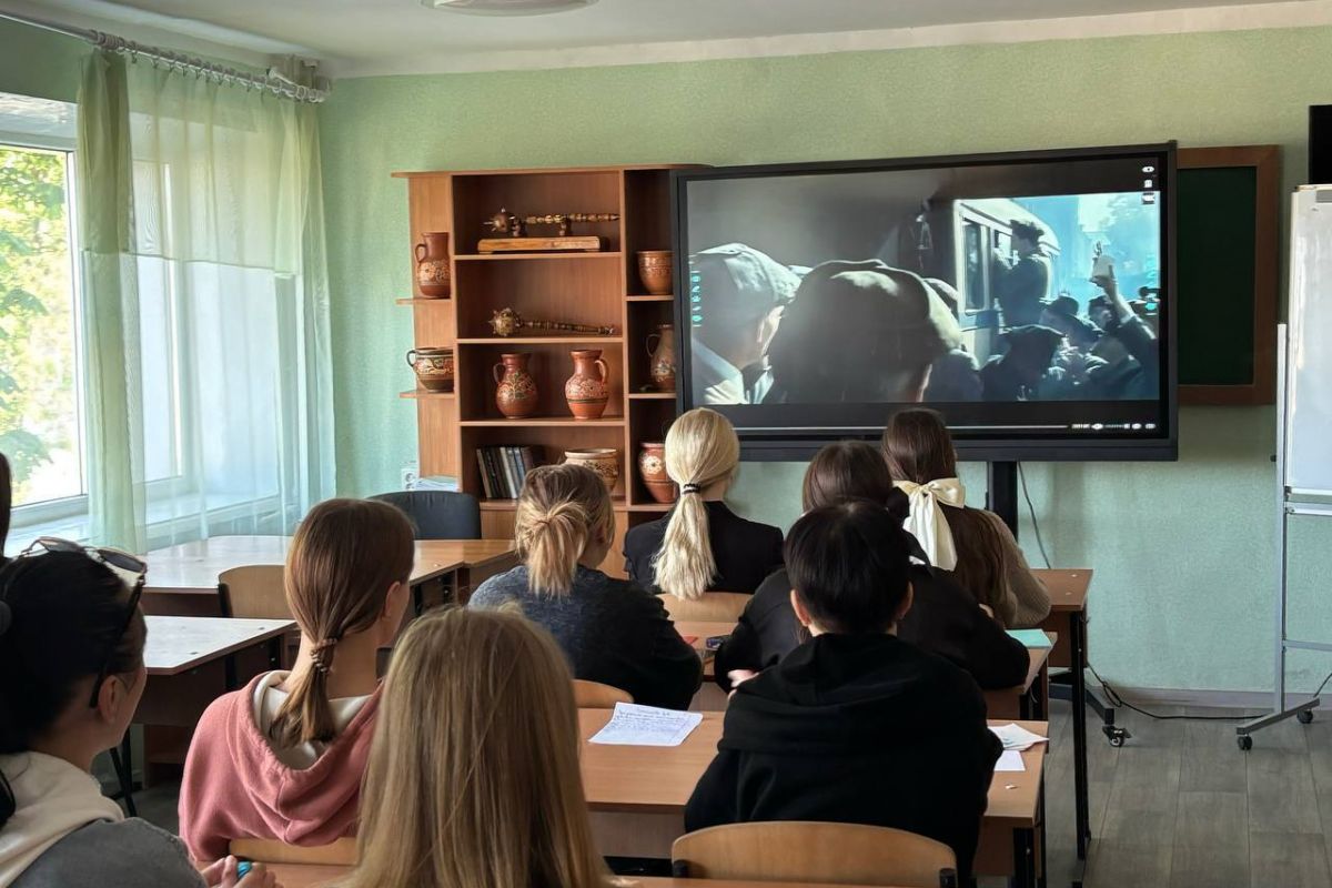 В ЛНР продолжаются кинопоказы «Герои войны – Герои спорта»