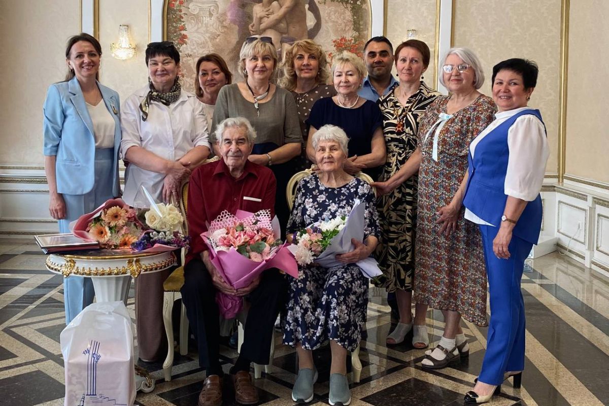 Семейная пара из Саратова отметила 70-летие совместной жизни