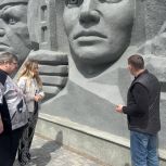 Сергей Гладков раскритиковал подрядчиков мемориала в Балашове