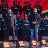 На Дворцовой площади праздничным концертом отметили 80-летие Великой Победы
