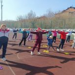 «Зарядку Победы» накануне 9 мая организовали сторонники и активисты «Единой России» для иркутян старшего поколения