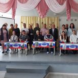 В п. Южно-Степной Карталинского района в рамках партийного проекта «Единой России» «Историческая память» партии «Единая Россия» открыли сразу несколько парт Героев