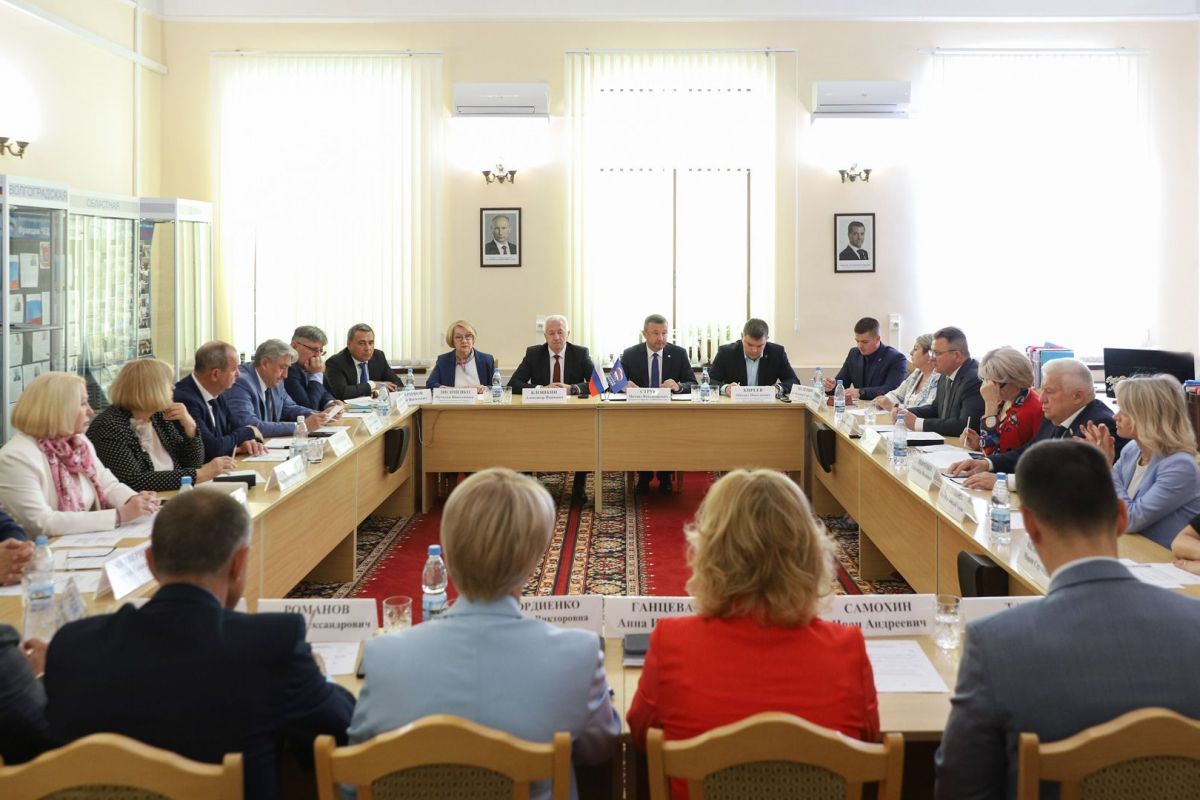 В региональном парламенте обсудили внедрение в регионе современных информационных технологий