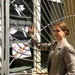 В Тракторозаводском районе активисты местного отделения партии «Единая Россия» провели акцию «Окна Победы»