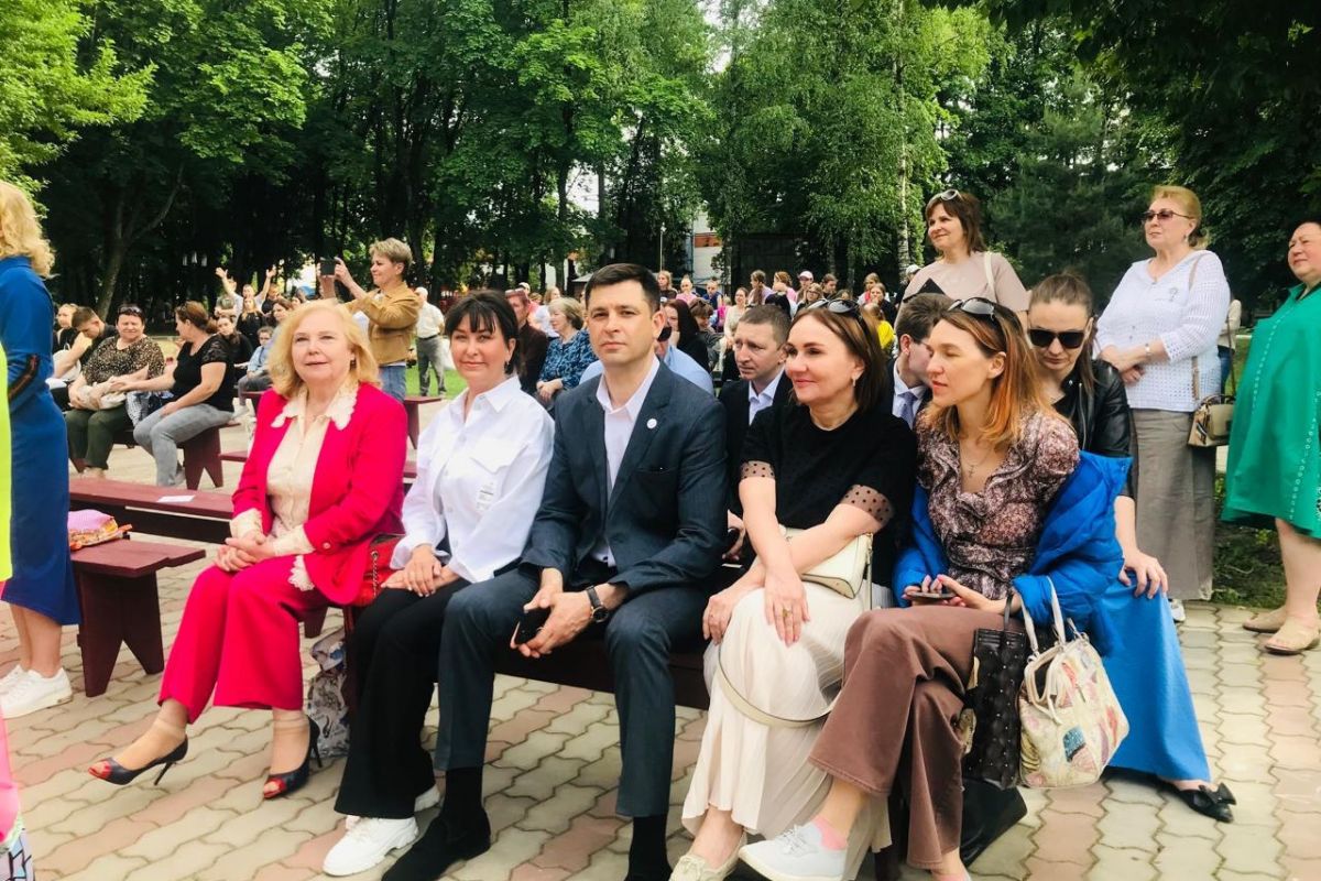 В рамках реализации федерального партпроекта «Школа ЖКХ» в парке-музее им. А.К. Толстого прошла Всероссийская акция «Международный день соседей».