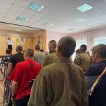 «Единая Россия» поздравила с Днём Победы бойцов СВО в госпитале Луганска