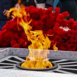 При поддержке «Единой России» и «Газпрома» Вечные огни зажгли одновременно на 80 мемориалах Великой Отечественной войны в регионах