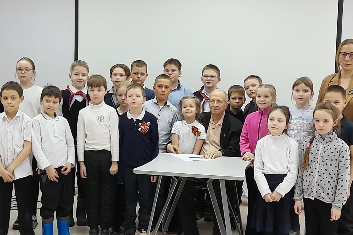 В маймаксанской библиотеке имени Г. Скребицкого прошёл урок памяти «И были вместе - дети и война»