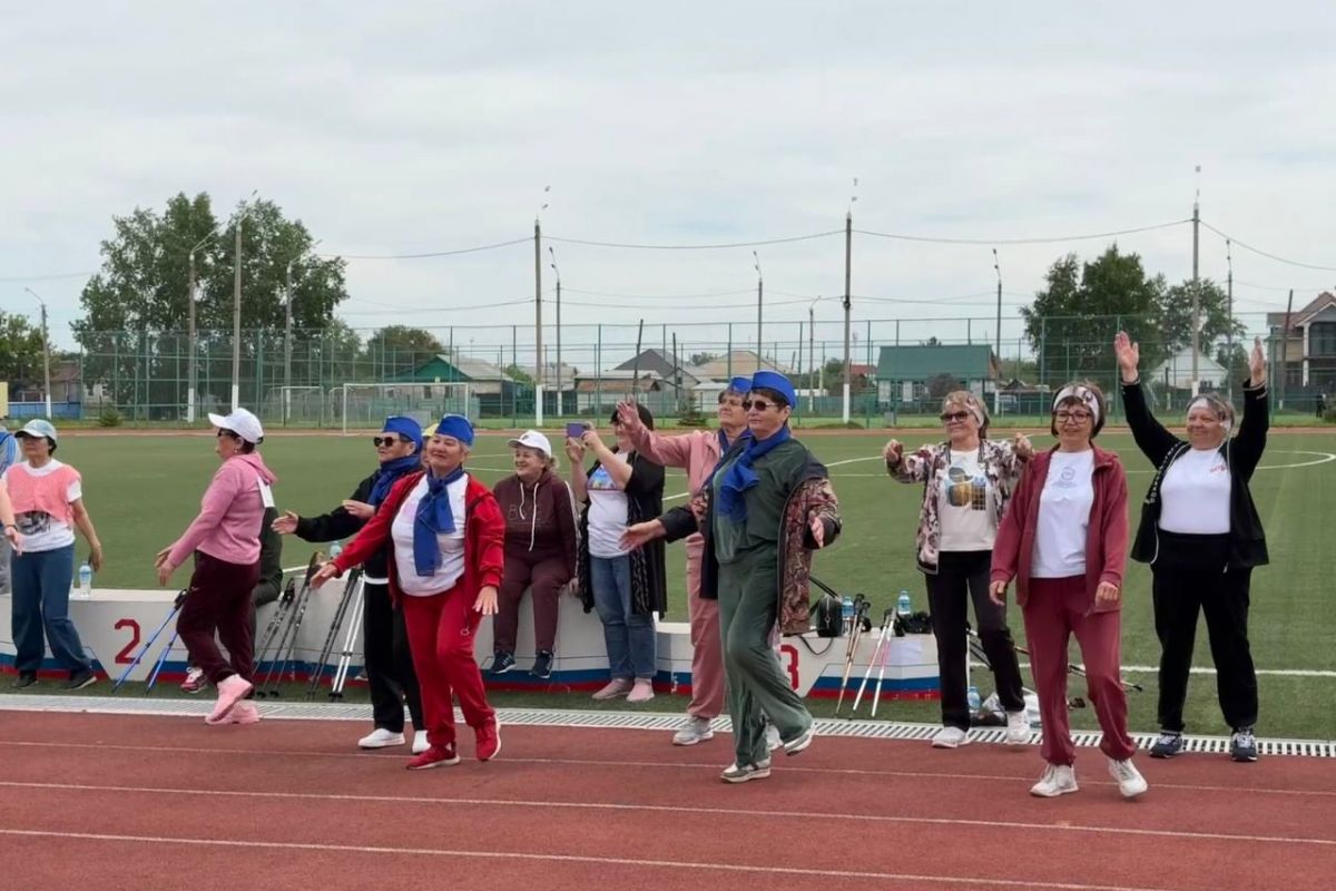 В Варненском районе, при поддержке «Единой России», прошёл седьмой районный фестиваль по скандинавской ходьбе «Ходим вместе»