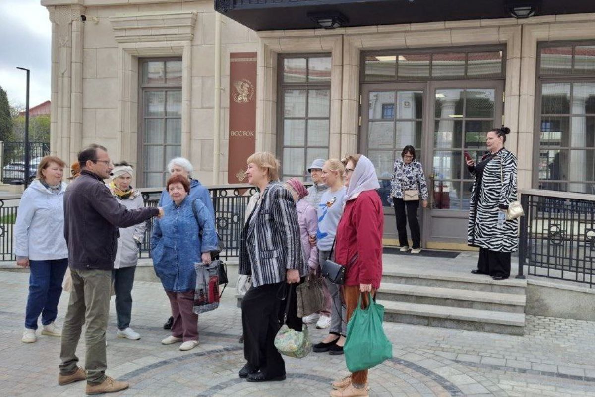 Партийцы организовали для ветеранов с Северной стороны экскурсию в Новый Херсонес