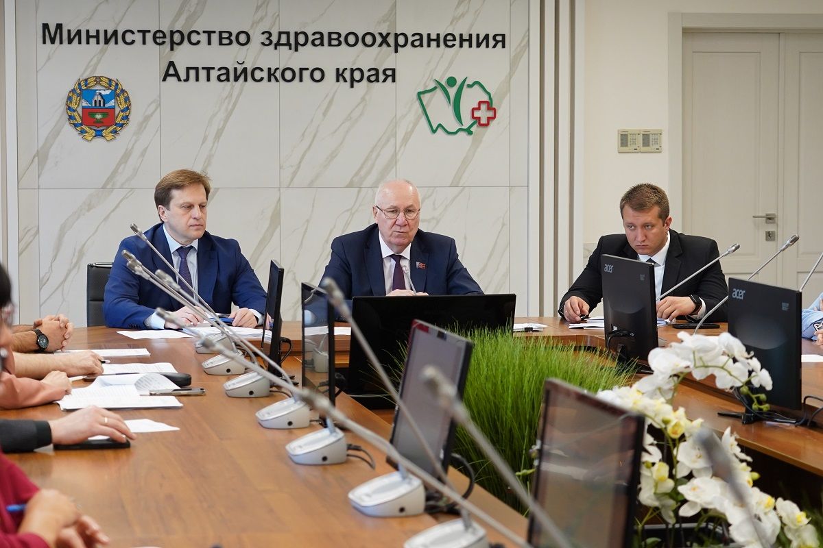 Сотни алтайских медиков участвуют в реализации партийного проекта «Здоровое будущее»