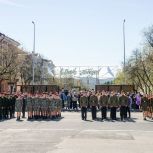 В преддверии Дня Победы в Трёхгорном состоялся ежегодный смотр строя и песни допризывной молодёжи образовательных учреждений города