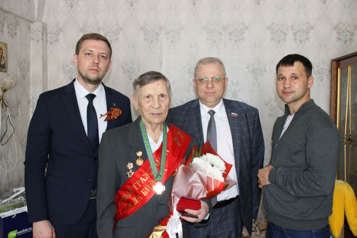 Почетными гражданами Бийска стали девять фронтовиков