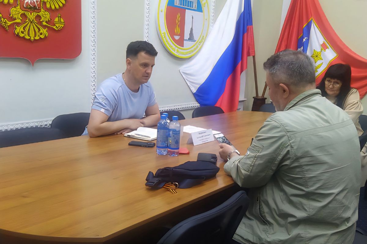 Алексей Верещака провел прием в Ленинском районе