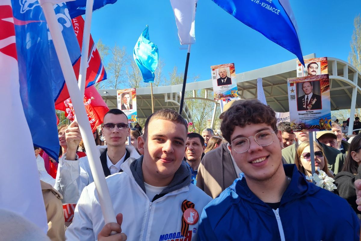В Кемерове активисты «Единой России» провели парад трудовой доблести