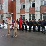 В ЗАТО Александровск провели мини-парад во дворе дома ветерана