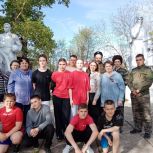 Чесменские единороссы высадили саженцы кедров и дубов