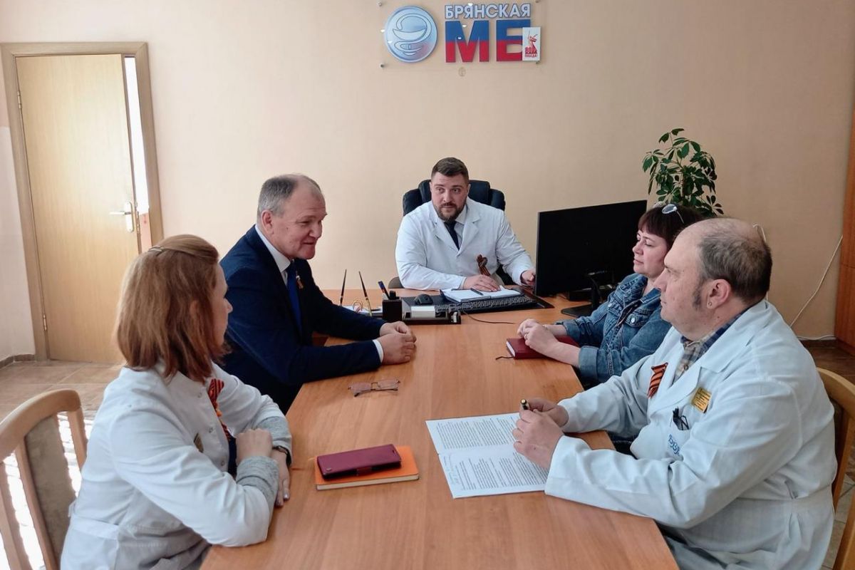 Депутат Госдумы Николай Щеглов провел рабочее совещание в Брянской межрайонной больнице
