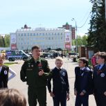 «Единая Россия» провела урок мужества на выставке боевой трофейной техники в Уфе