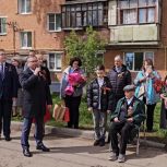 В Новой Москве прошли праздничные мини-парады у домов ветеранов Великой Отечественной войны