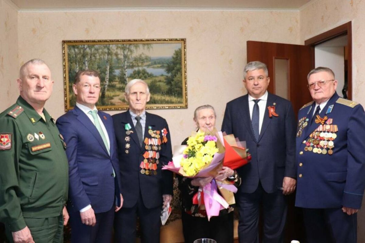 Максим Топилин поздравил 98-летнего Николая Левагина с Днем Победы
