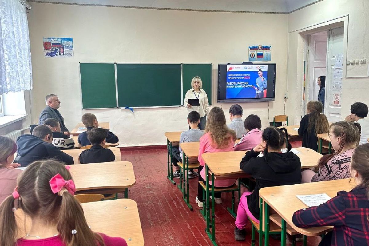 «Единая Россия» помогает молодежи республики в выборе профессии