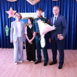 «Единая Россия» в Волгодонске организовала встречу школьников с участником СВО и дважды кавалером Ордена Мужества