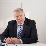 Иван Лоор: Аграрии смогут обновить технику при поддержке государства