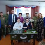 На месте героя: в школьных классах устанавливают информационные парты об участниках СВО