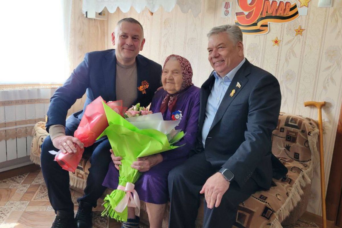 В канун Дня Победы Николай Воробьев навестил ветерана в Белеве