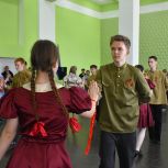 «Единая Россия» провела «Вальс Победы» в Луганской Народной Республике