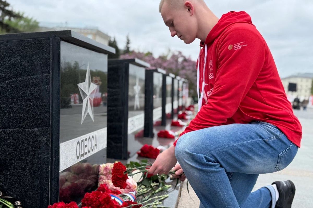 Волонтеры «Единой России» почтили память погибших в Одесском доме профсоюзов