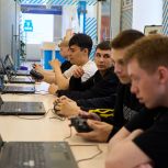 Тюменские старшеклассники освоили управление БПЛА на мастер‑классе от центра “ВОИН”