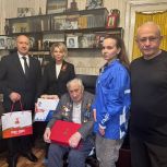 Наталия Мельяновская поздравила ветерана войны в Хамовниках с Днем Победы