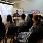 Активисты «Единой России» провели в Махачкале памятное мероприятие в честь третьей годовщины освобождения Мариуполя