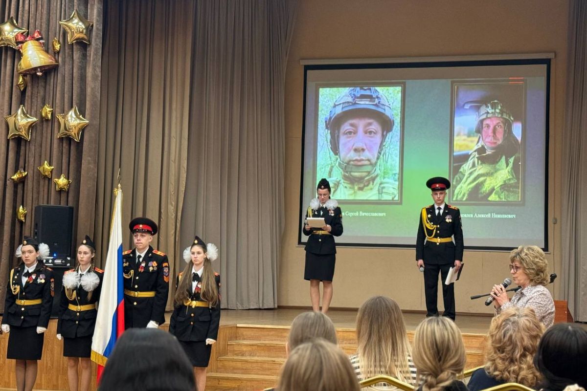 В Южном Бутове открыли две Парты Героя при поддержке «Единой России»