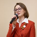 Анна Гурарий поздравила с Днем Победы женщин-ветеранов