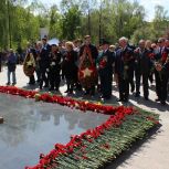 В Ленинском районе возложили цветы
