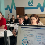 В Алексеевском муниципальном округе партактив организовал лекцию о видах борьбы с финансовым мошенничеством в интернете