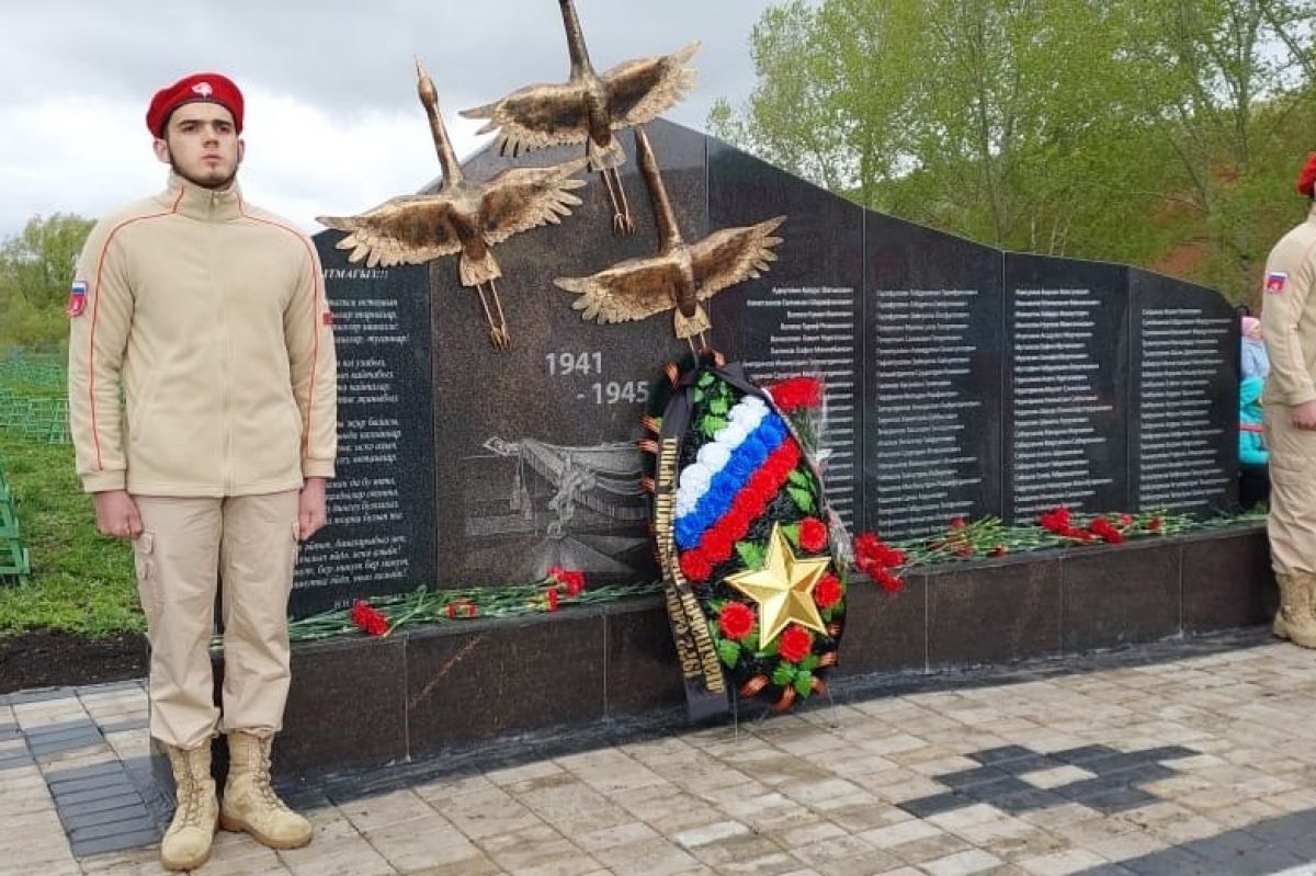 В селе Шахмайкино Новошешминского района открыли стелу воинам-победителям