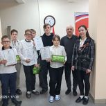 Партийцы «Единой России» наградили юных участников шахматного турнира