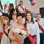 Единороссы проводили выпускников во взрослую жизнь