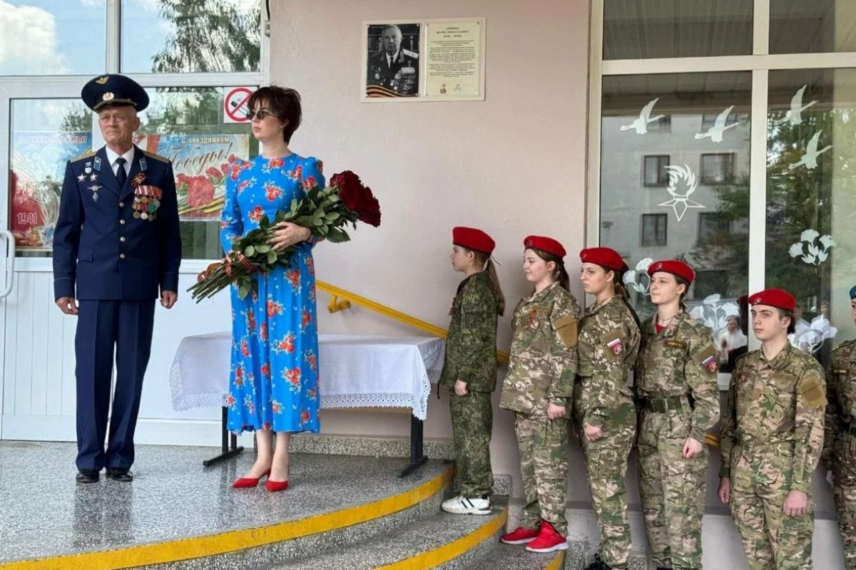 «Единая Россия» в Зерноградском районе открыла мемориальную табличку в честь ветерана Великой Отечественной войны