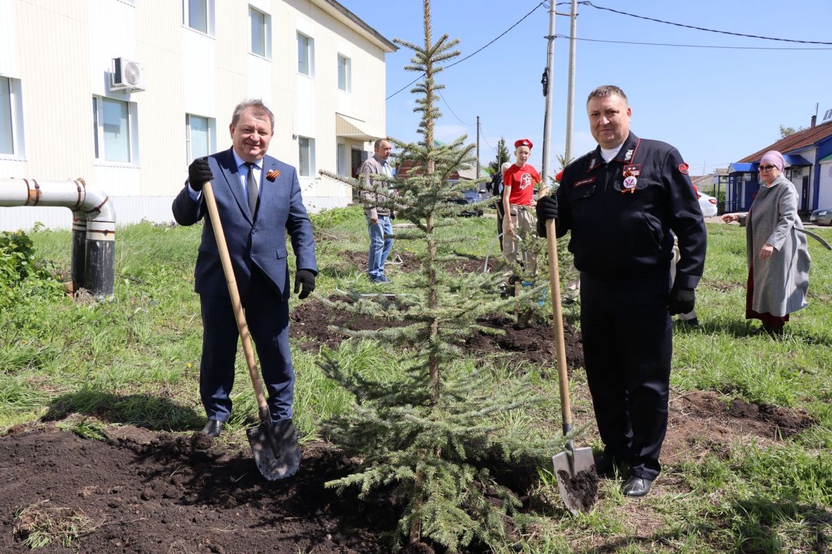 В Нурлате торжественно открыли Аллею Победы  в честь героев-железнодорожников